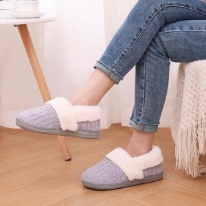 NWOT Women’s Chenille Gray Knit House Slipper, Faux Fur, EU 36-37/US 6-7